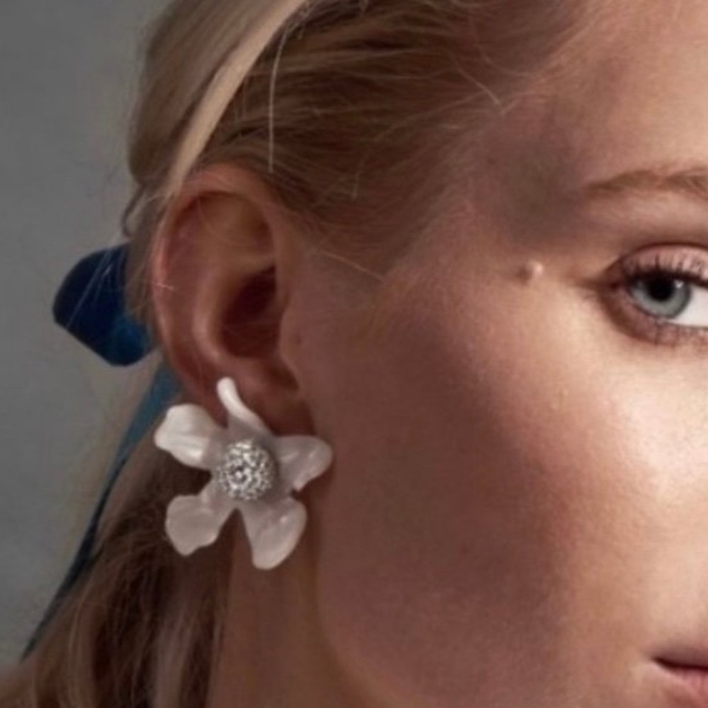 Lele Sadoughi ivory White Floral crystal stud Earrings - Picture 1 of 7